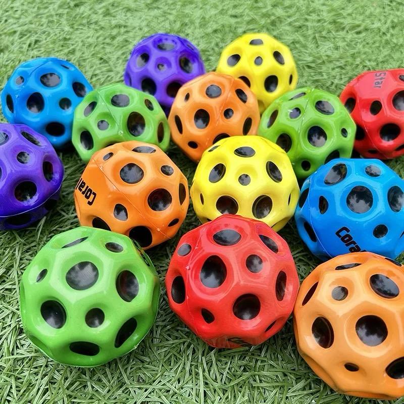 pack of 2 High Resilience Hole Ball Soft Bouncy Ball Anti-fall Moon Shape Porous Bouncy Ball Kids Indoor Outdoor Balls High Bouncing Moon Stress Ball (random color)