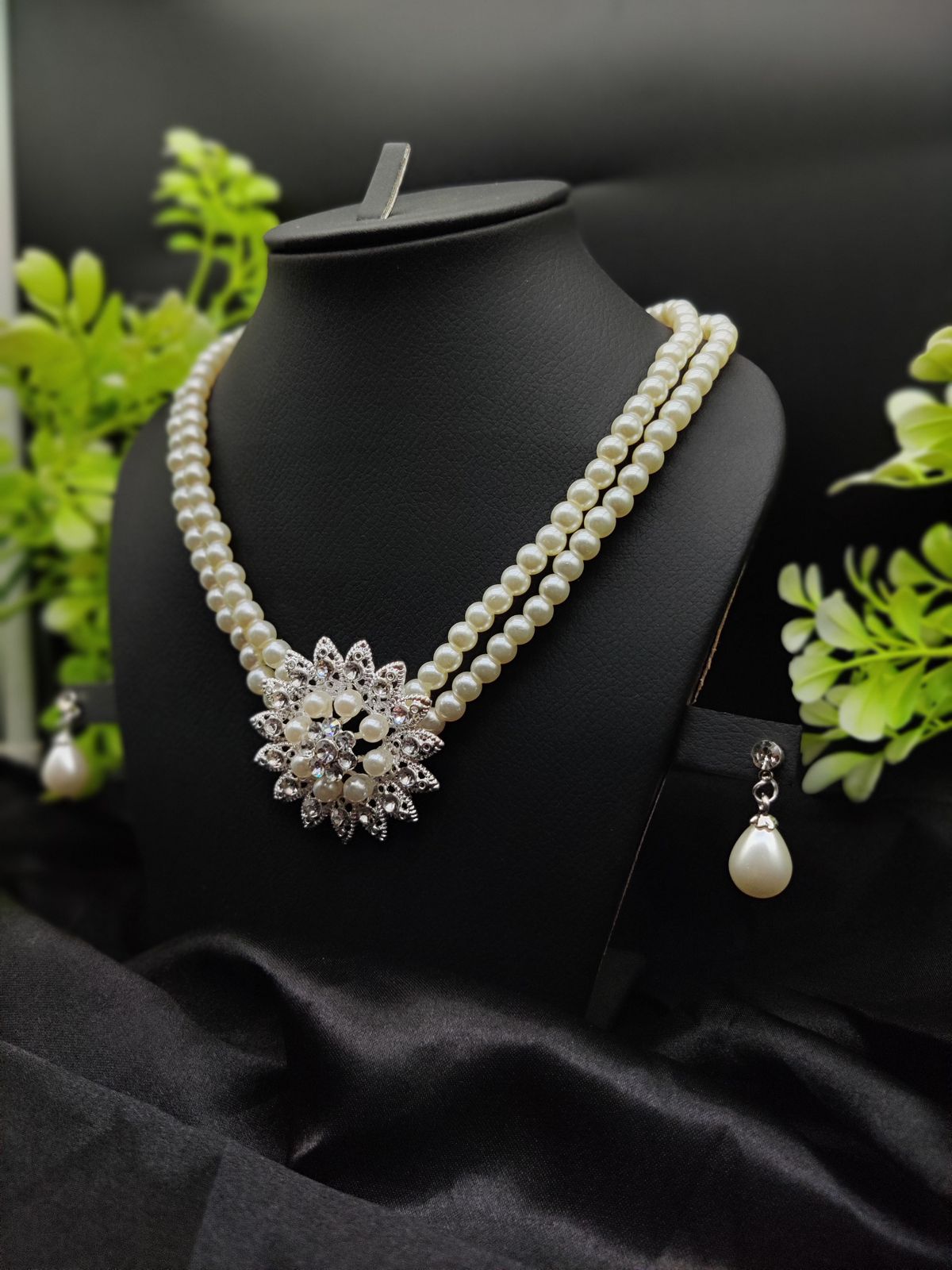 Imported Graceful Radiance Pearl Necklace Set with Exquisite Floral Pendant ๐ | Artificial Jewellery For Girls & Women