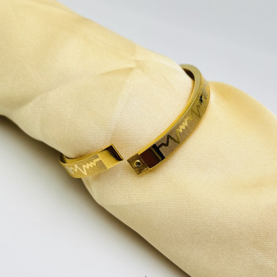 Adjustable Premium Heartbeat-Engraved Adjustable Cartier-Inspired Gold Bracelets | Best Quality Artificial Bracelet For Girls & Women | Bracelet For Every Occasion | Elegant Design ✨