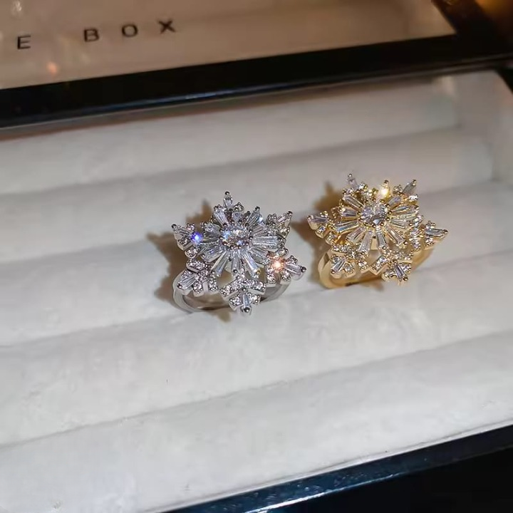 Sparkling Flower Rotating Ring – Adjustable Elegant Spinning Ring for Women & Girls, Fashion Jewelry (QUJ-109 ) - Silver