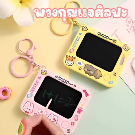 Creative Mini Graffiti Board Keychain – Cute Cartoon Bag Pendant & Reusable Drawing Tablet for Students, Kids & Artists (Random Color)