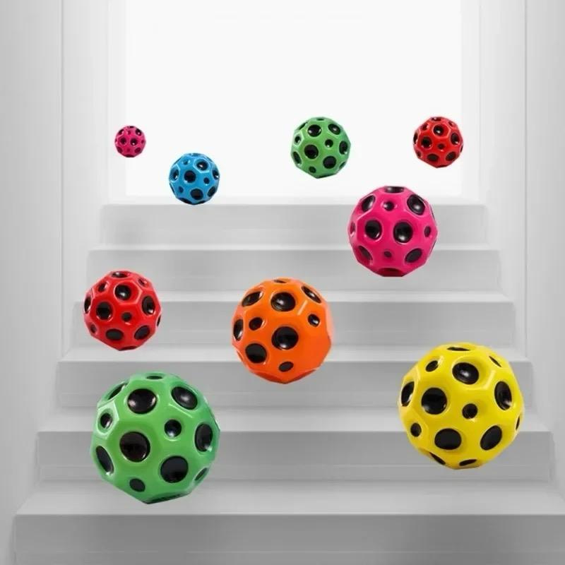 pack of 2 High Resilience Hole Ball Soft Bouncy Ball Anti-fall Moon Shape Porous Bouncy Ball Kids Indoor Outdoor Balls High Bouncing Moon Stress Ball (random color)