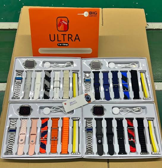 7 In 1 Ultra Smart Watch Series 8 Wireless Charging 7 Straps(Random color)