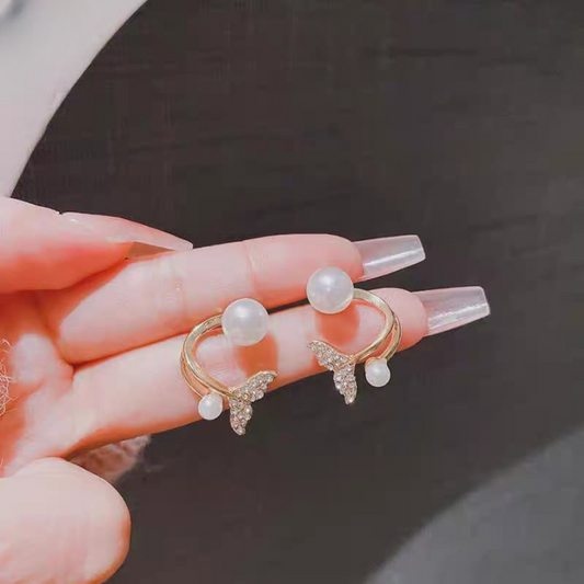 Korean Golden Fishtail Fashion Stud Earrings For WomenJewelry Trendy Simulated Pearl Butterfly Earrings Piercing (Silver)